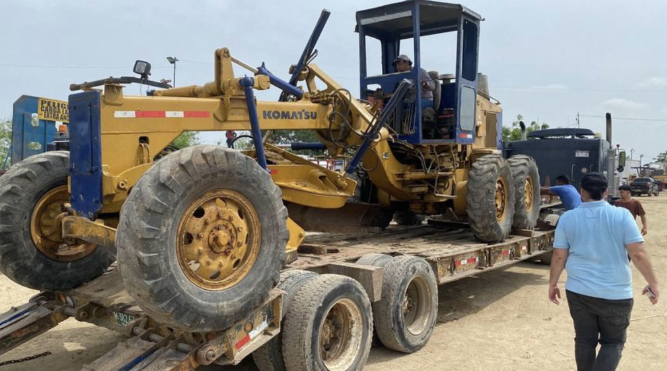 Komatsu GD605A-2 1984 - Image 2