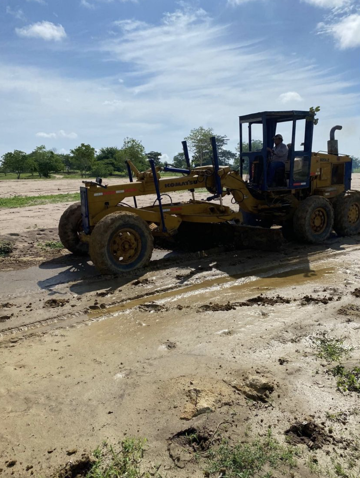 Komatsu GD605A-2 1984 - Image 3