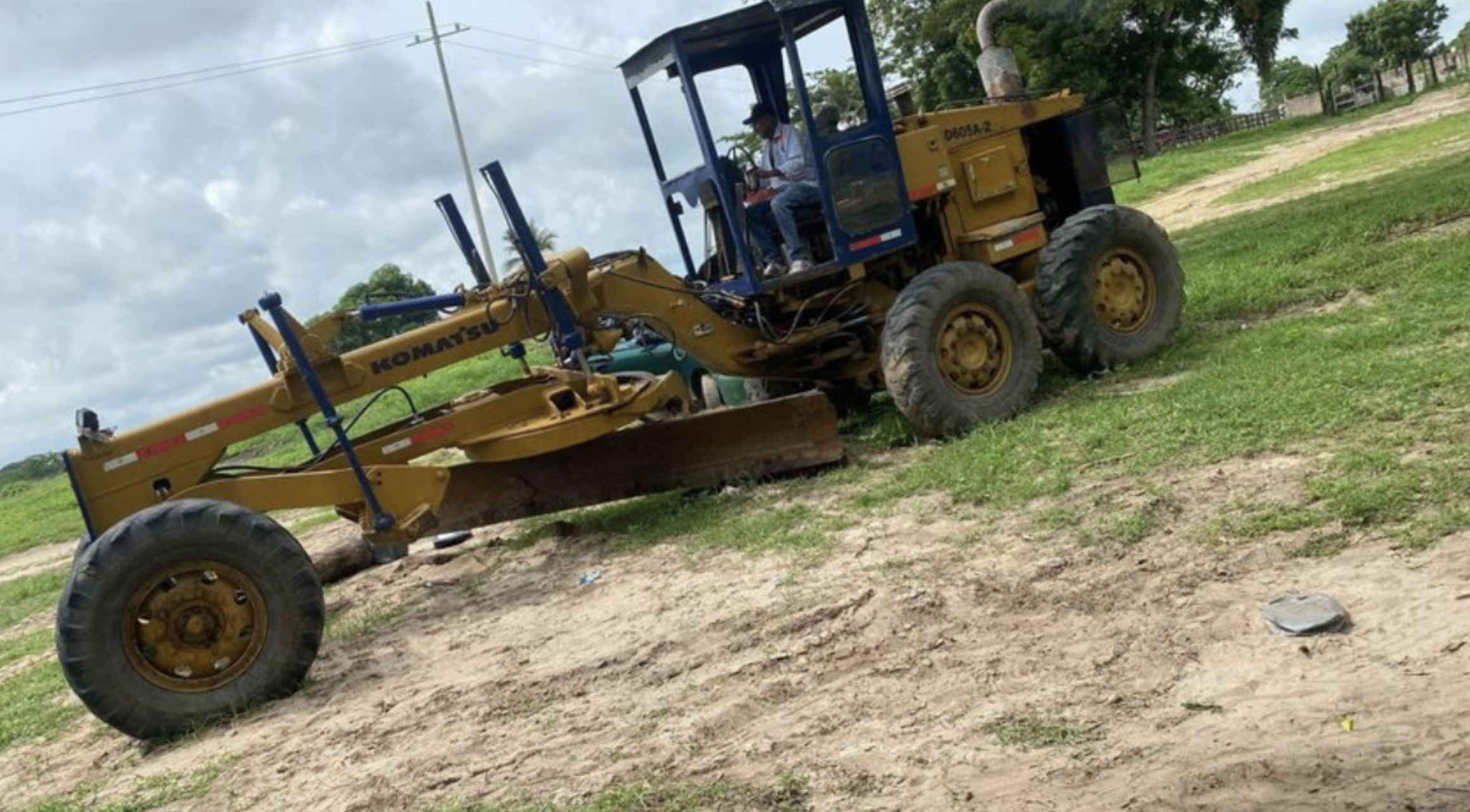 Komatsu GD605A-2 1984 - Image 4