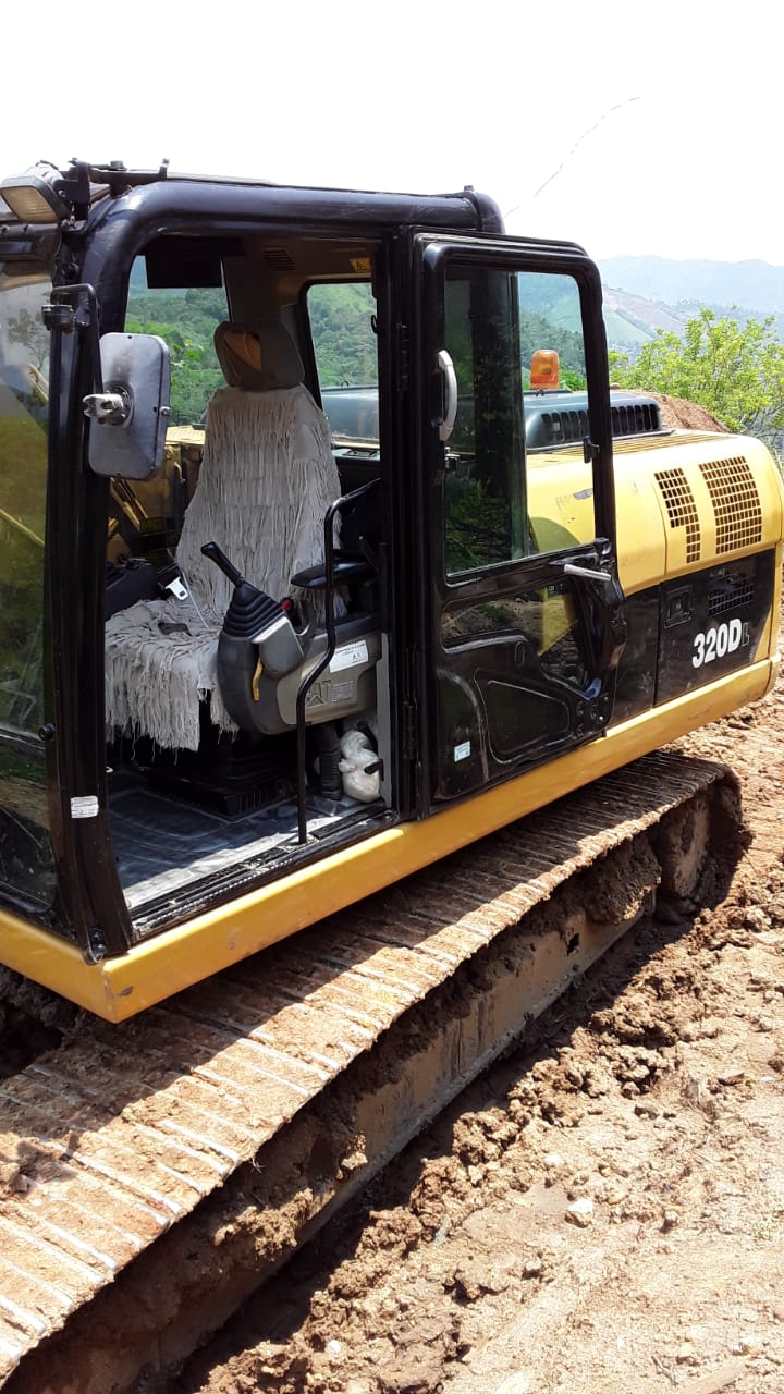 Caterpillar 320D L 2010 - Image 2