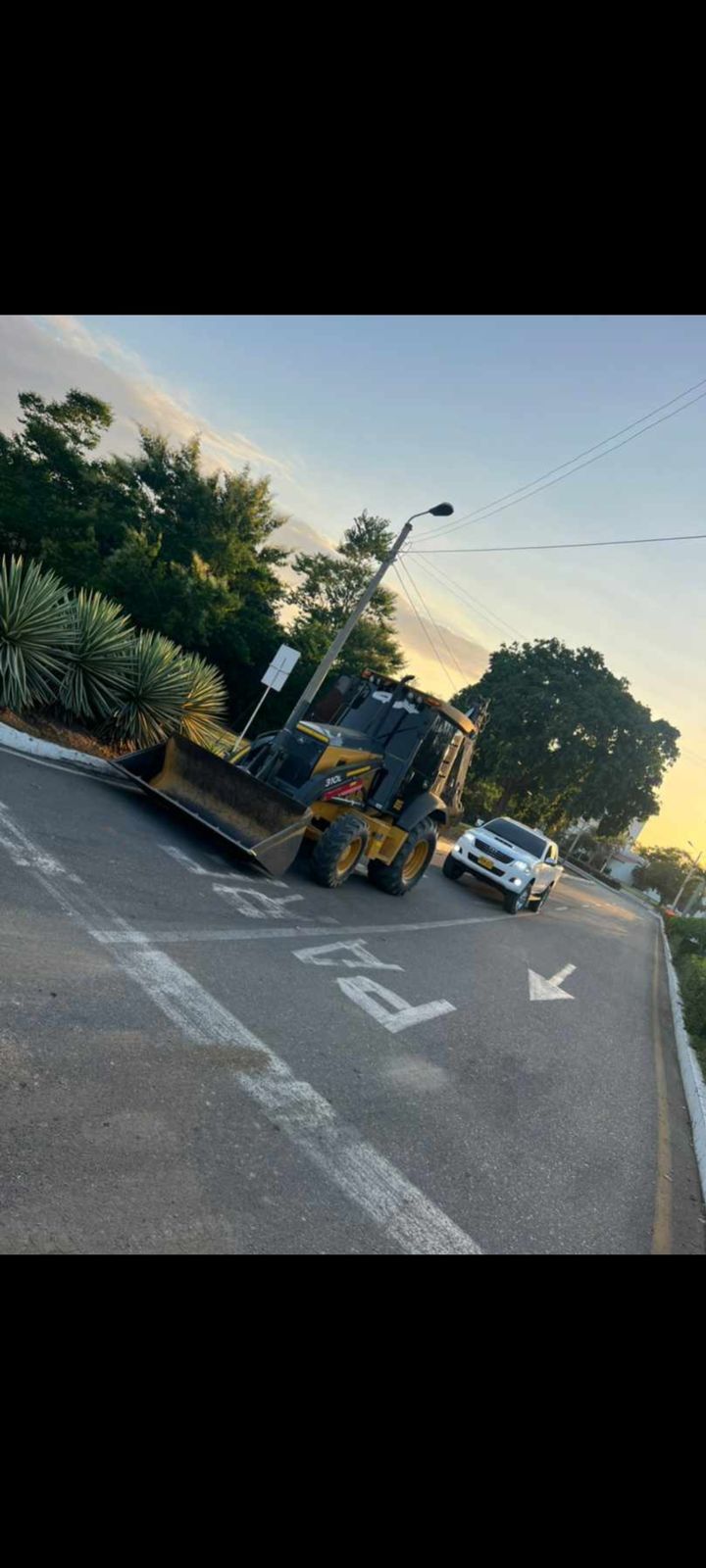 John Deere 310L 2006 - Image 2