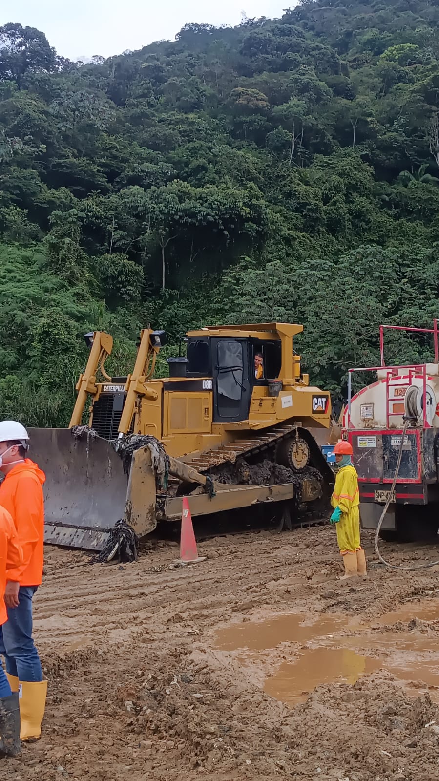 Caterpillar D8R 2000 - Image 1