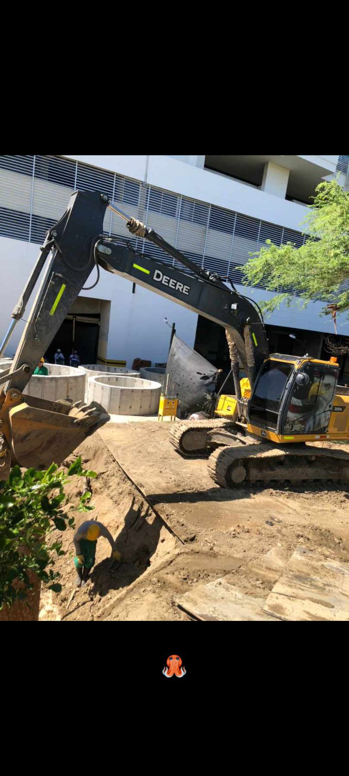 John Deere 200G 2015 - Image 2