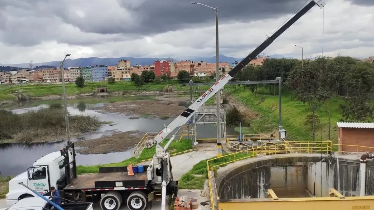 Volvo CAMIÓN GRÚA- BRAZO ARTICULADO_VOLVO 2002 2002 - Image 2