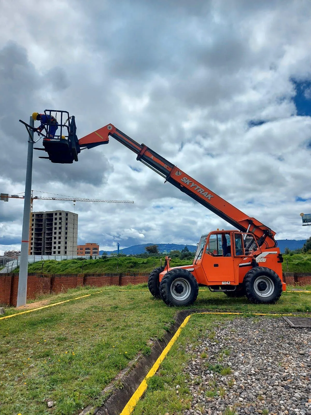 Sakai SKY TRAK JLG 2008 - Image 4